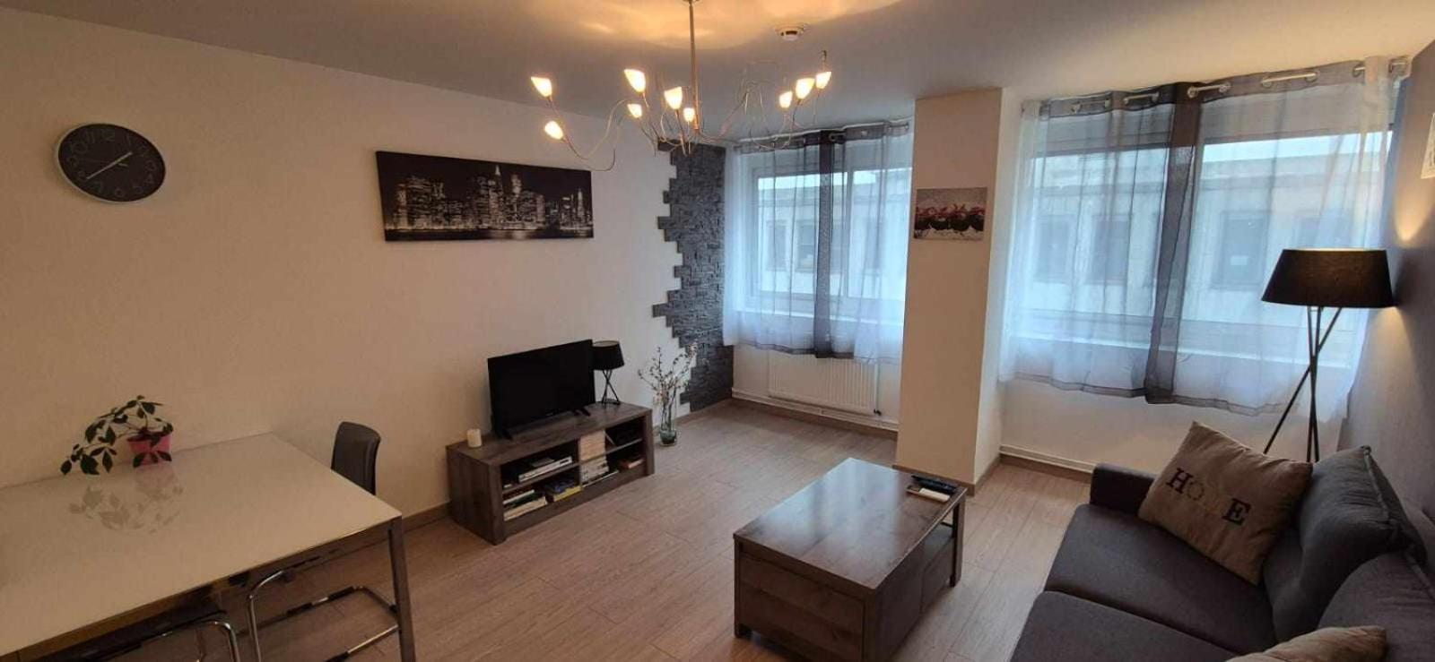 Nouveau !! Appartement Confortable Totalement Renove Avec Parking Gratuit - Hypercentre De Nancy Exterior foto