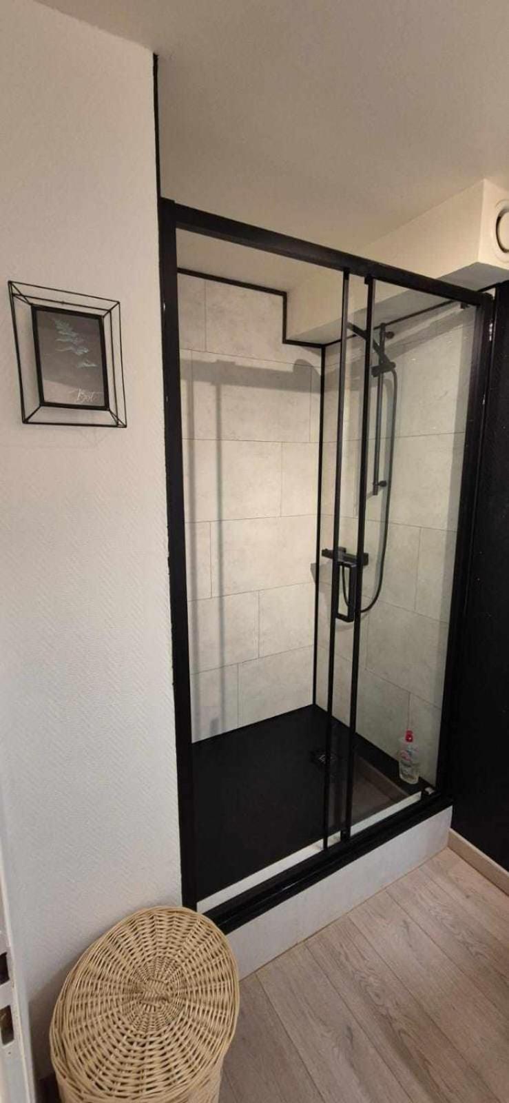Nouveau !! Appartement Confortable Totalement Renove Avec Parking Gratuit - Hypercentre De Nancy Exterior foto